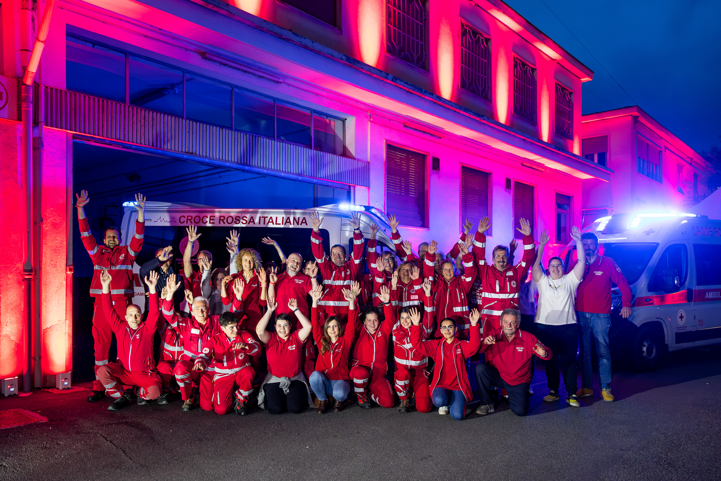 Alcuni volontari della Croce Rossa di Bergamo
